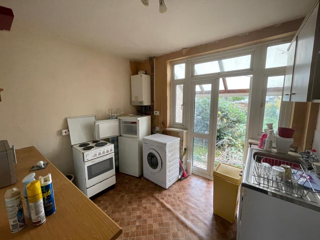 Lot: 1 - VACANT TERRACE HOUSE FOR IMPROVEMENT -